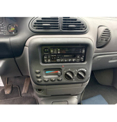 CHRYSLER VOYAGER 3 2.4i - 16V