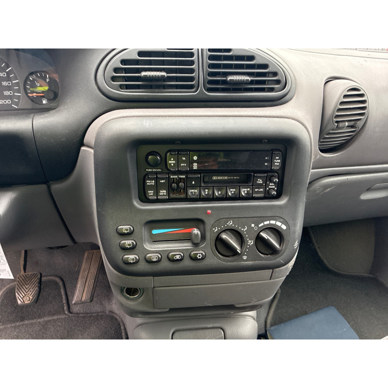 CHRYSLER VOYAGER 3 2.4i - 16V Photo n°12