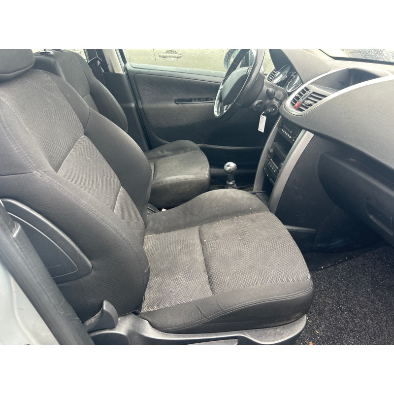 PEUGEOT 207 PHASE 1 BREAK 1.6 HDI - 16V TURBO Photo n°9