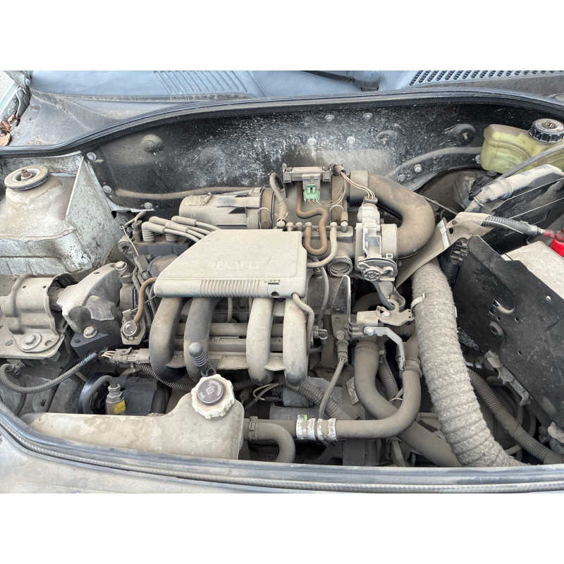 RENAULT CLIO 2 PHASE 1 1.2i - 8V Photo n°3