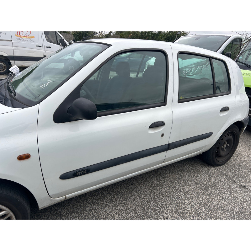 RENAULT CLIO 2 PHASE 1 1.2i - 8V Photo n°21