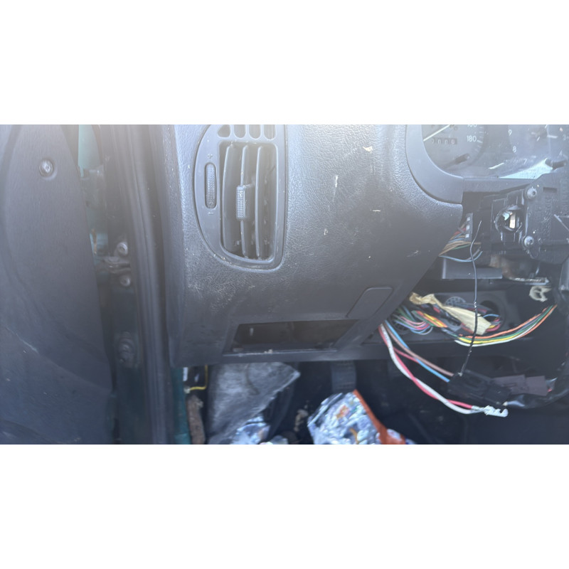 Bouton de warning CITROEN SAXO Photo n°19