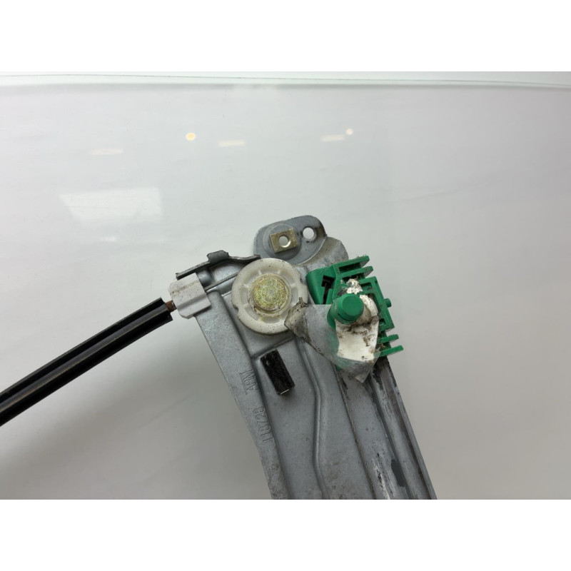 Leve vitre electrique avant droit RENAULT CLIO 3 Photo n°8