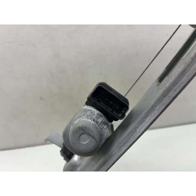 Leve vitre electrique avant gauche RENAULT SCENIC 2 Photo n°4