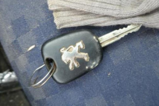 Pare choc arriere PEUGEOT PARTNER 1