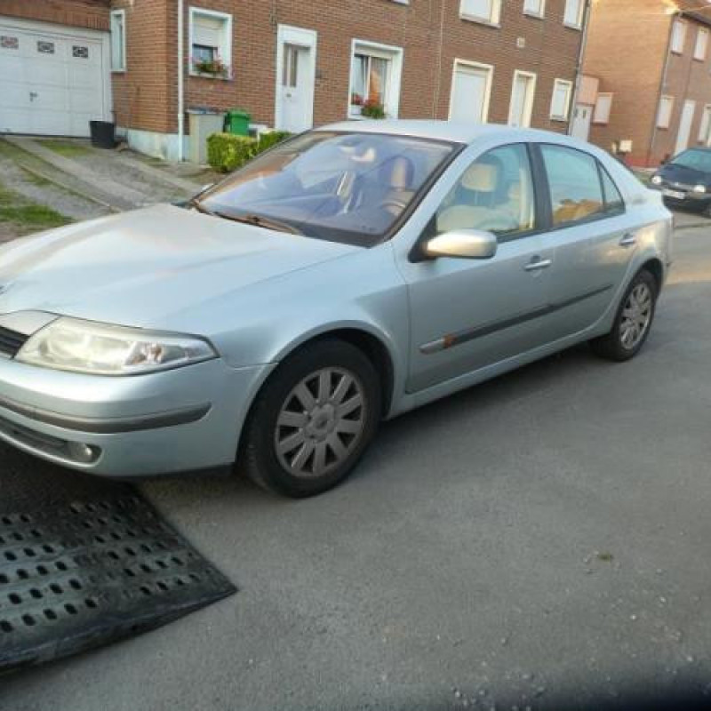 Compresseur clim RENAULT LAGUNA 2 Photo n°3