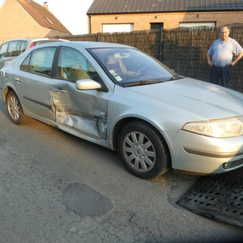 Compresseur clim RENAULT LAGUNA 2 Photo n°4