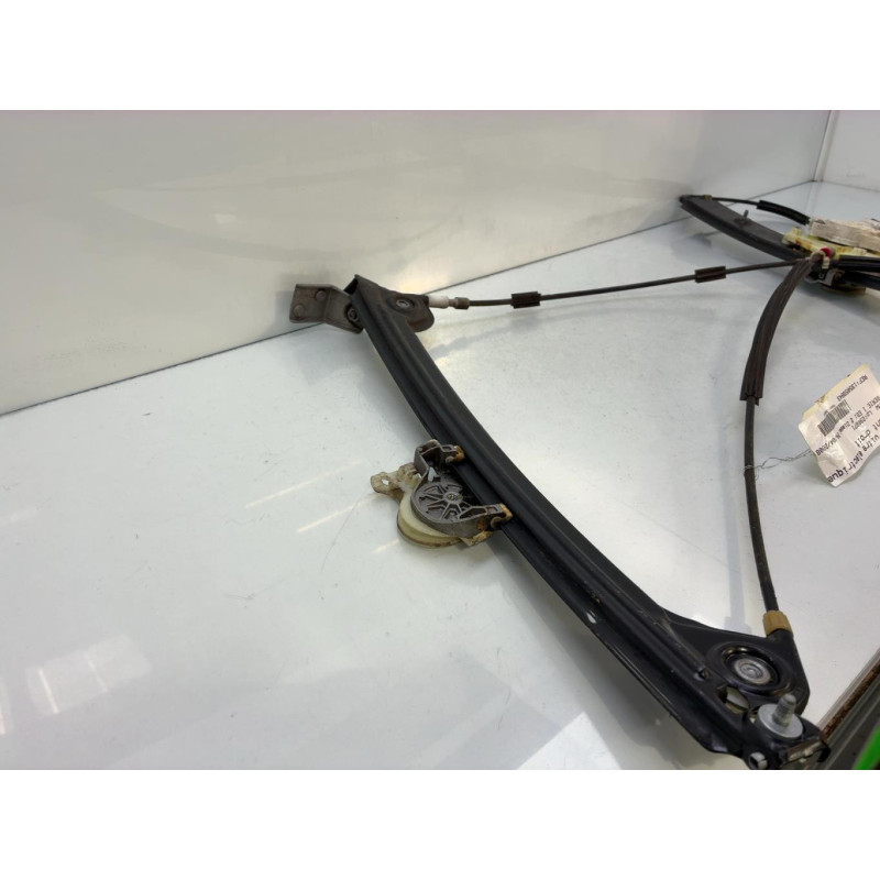 Leve vitre electrique avant droit BMW SERIE 1 E81 Photo n°4