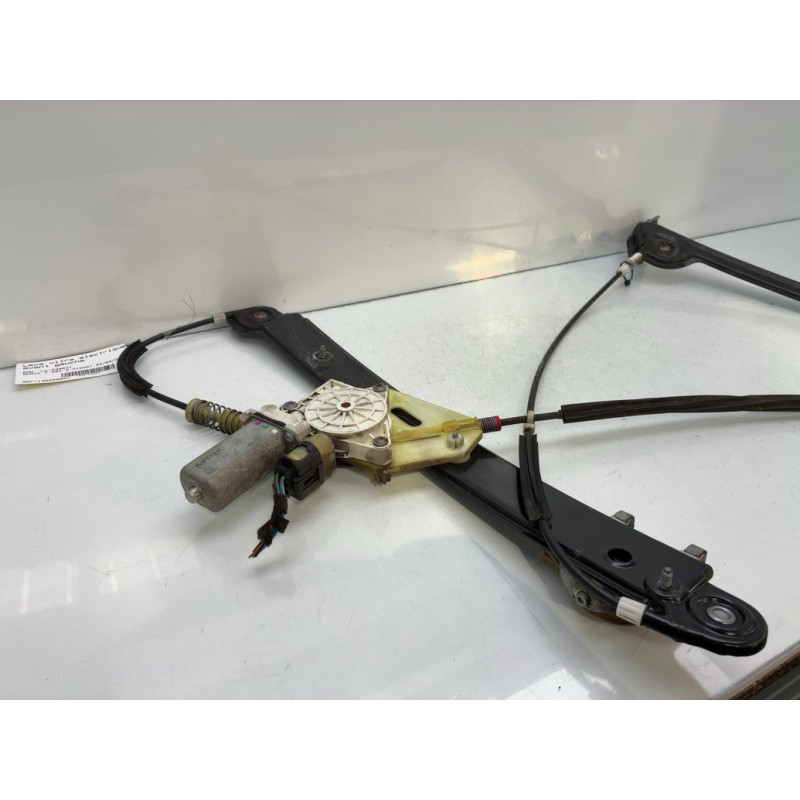 Leve vitre electrique avant gauche BMW SERIE 1 E81 Photo n°2