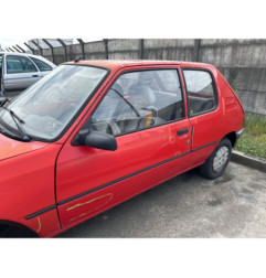 Vitre avant gauche PEUGEOT 205