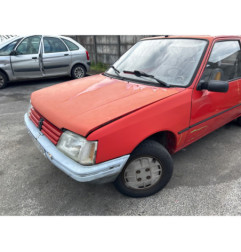 Vitre avant gauche PEUGEOT 205