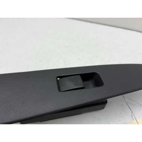Interrupteur de leve vitre arriere droit MAZDA 3 1