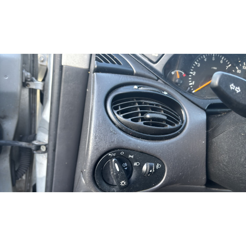 Vitre avant droit FORD FOCUS 1 Photo n°18