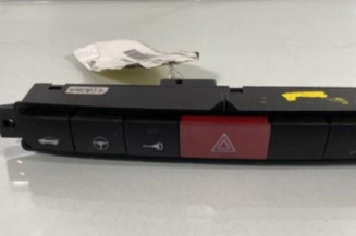 Bouton de warning FIAT GRANDE PUNTO Photo n°1