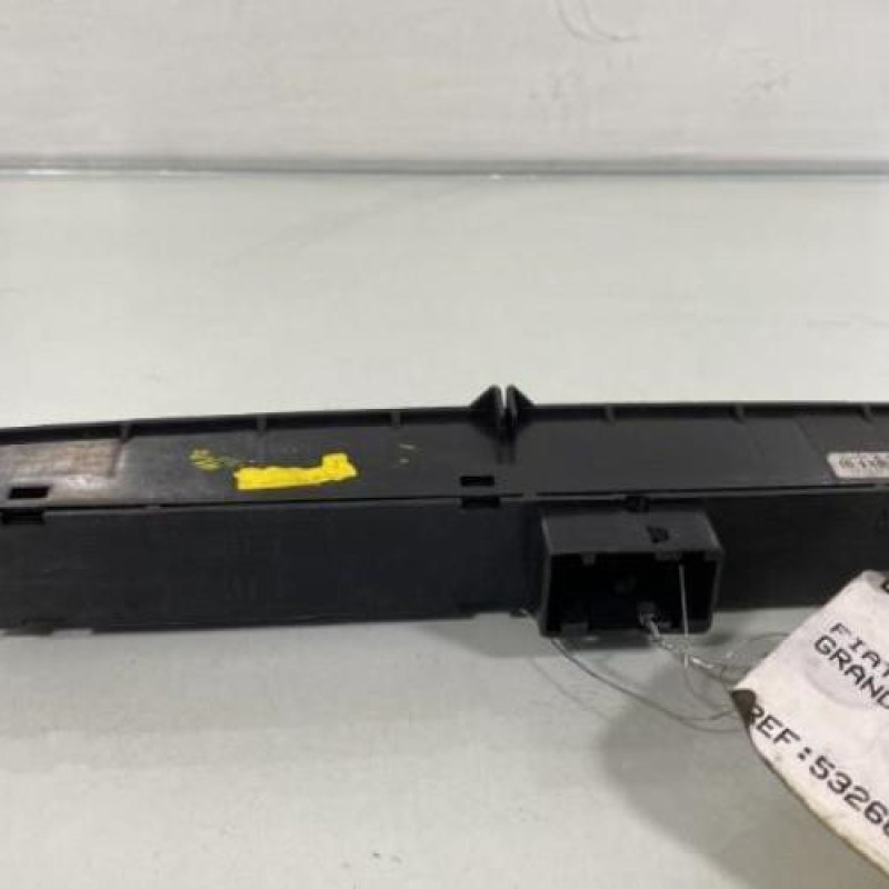 Bouton de warning FIAT GRANDE PUNTO Photo n°3
