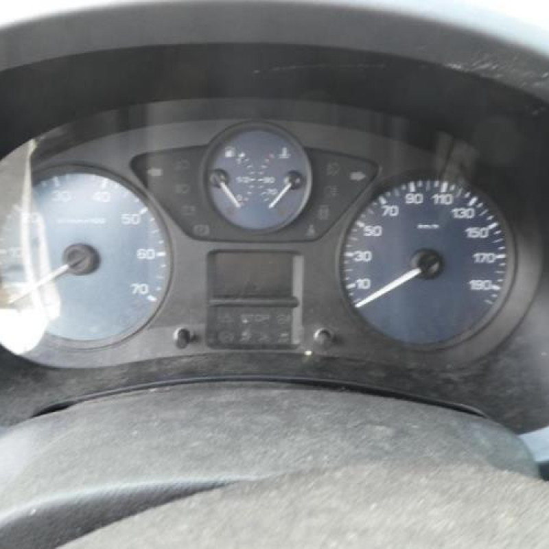 Attache ceinture avant droit PEUGEOT PARTNER 2 Photo n°10