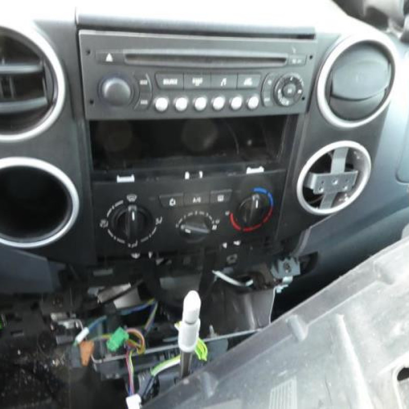 Attache ceinture avant droit PEUGEOT PARTNER 2 Photo n°11