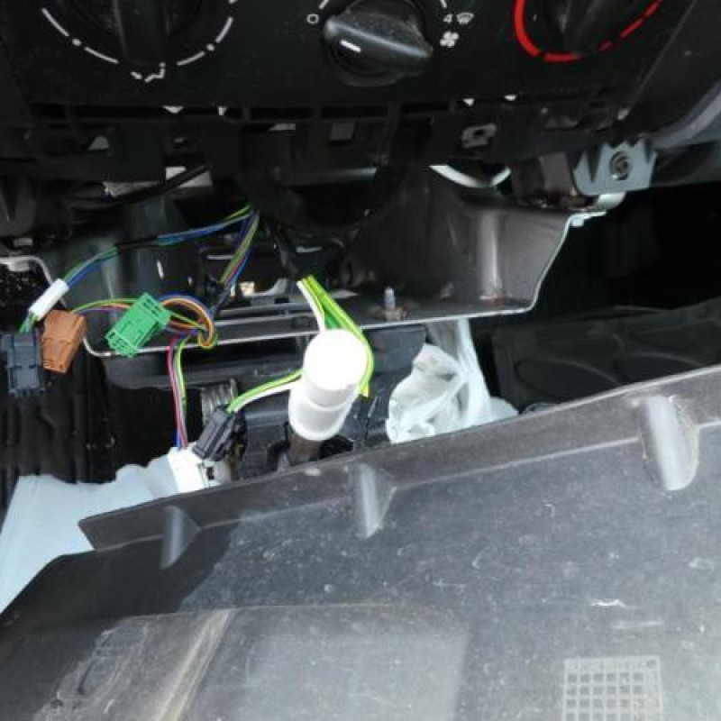 Attache ceinture avant droit PEUGEOT PARTNER 2 Photo n°12