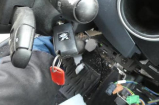 Attache ceinture avant droit PEUGEOT PARTNER 2