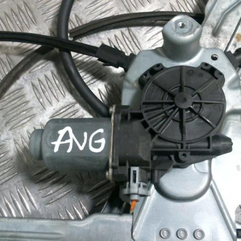 Leve vitre electrique avant gauche RENAULT CLIO 3 Photo n°2
