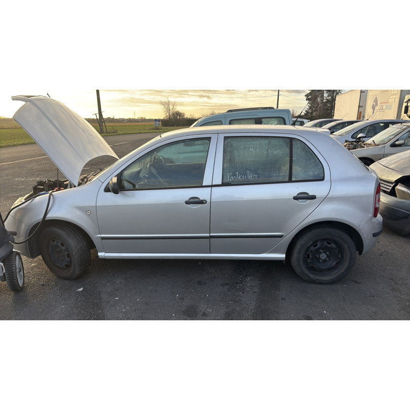 Vitre avant droit SKODA FABIA 1 Photo n°15