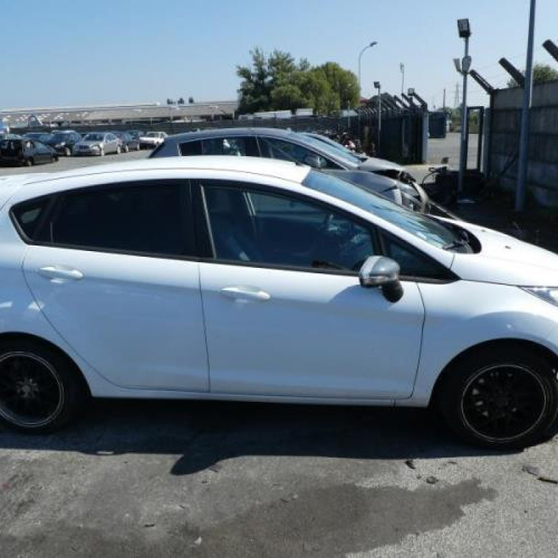 Compresseur clim FORD FIESTA 6 Photo n°4