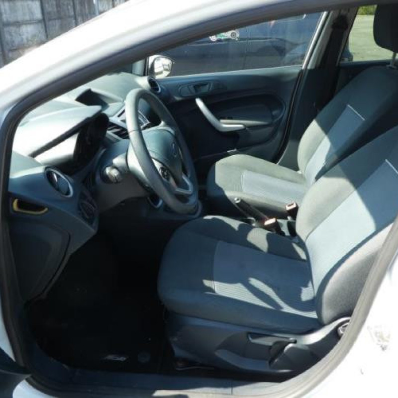 Compresseur clim FORD FIESTA 6 Photo n°7