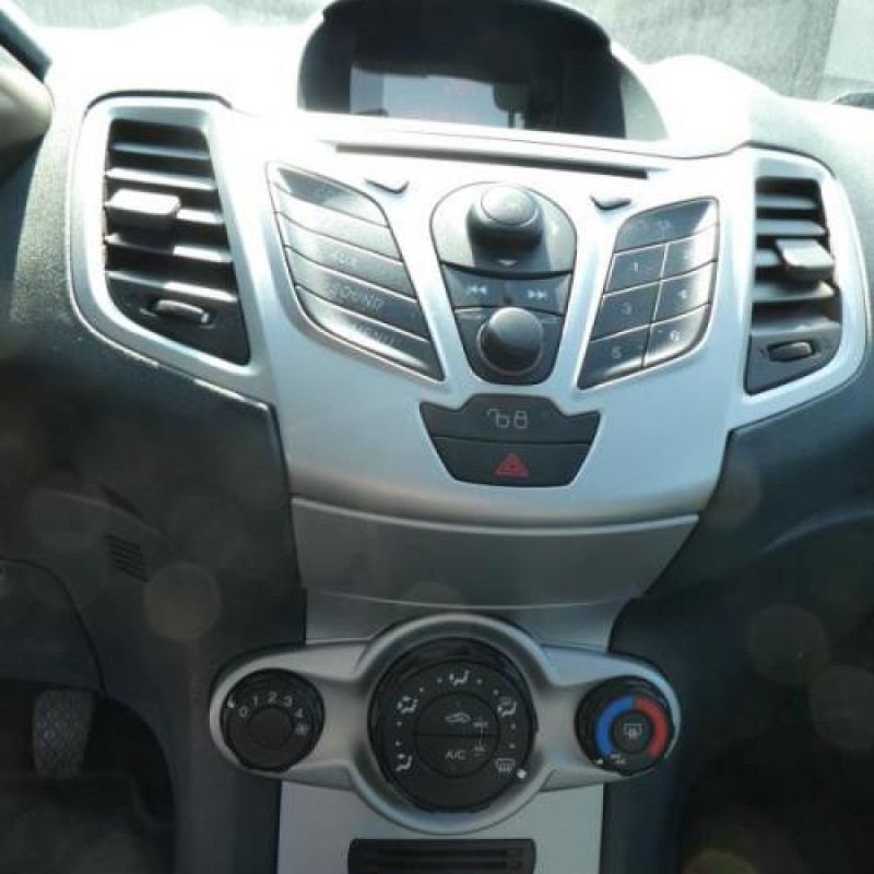 Compresseur clim FORD FIESTA 6 Photo n°12