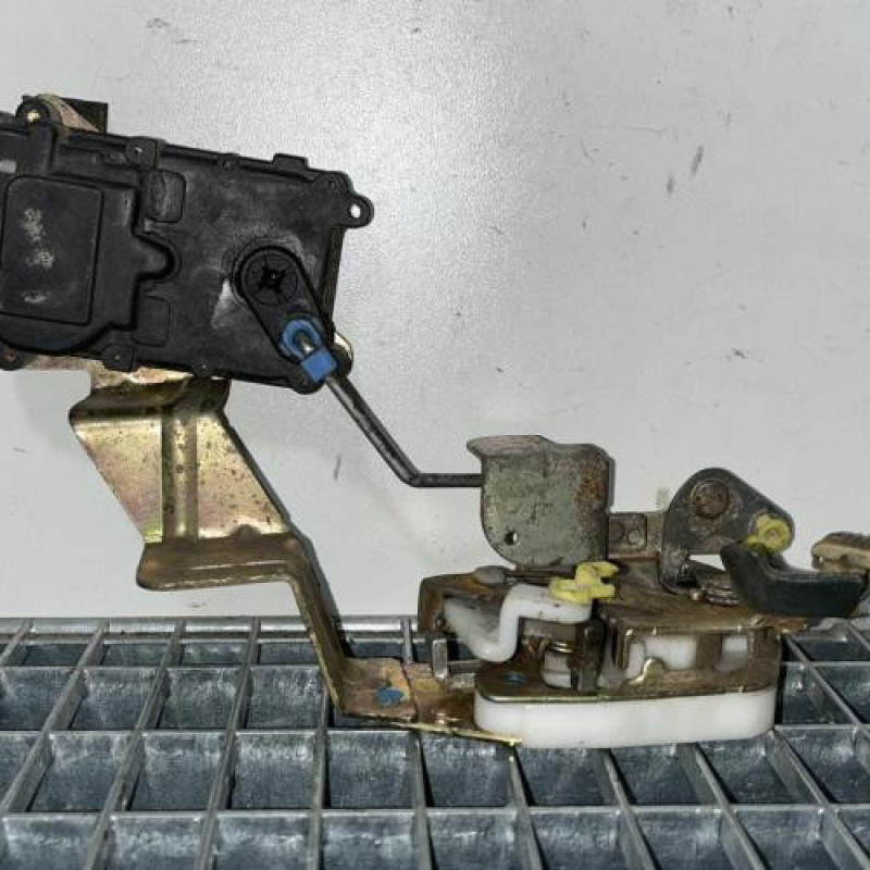 Serrure avant gauche CHEVROLET MATIZ 1 Photo n°1