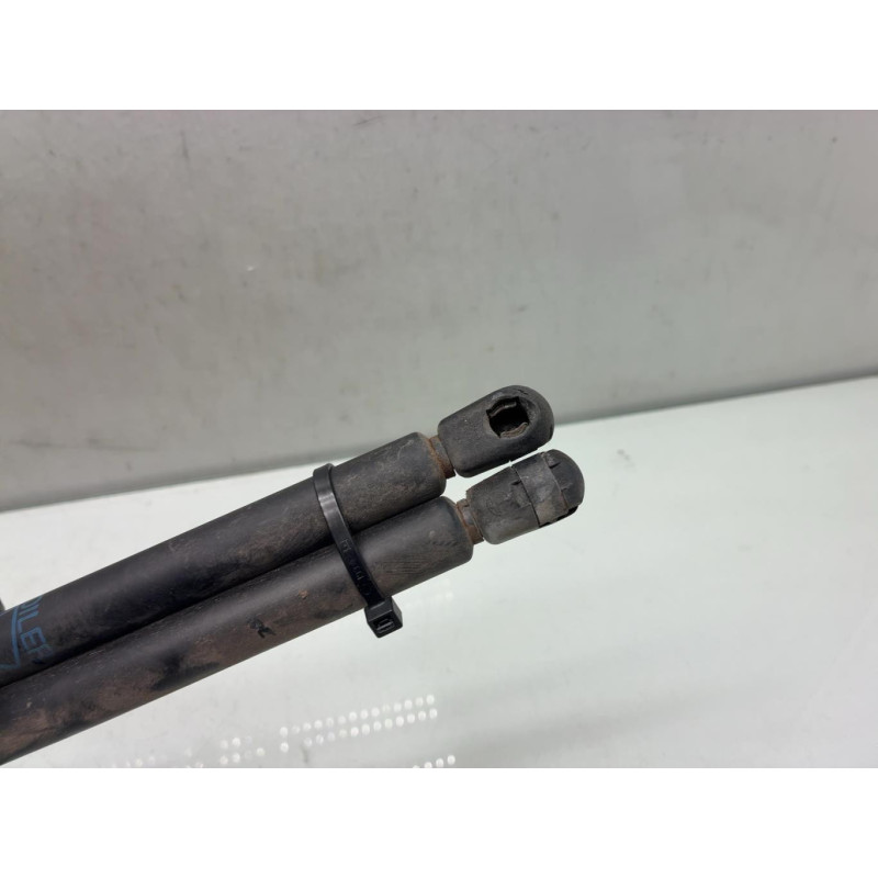Verin de coffre OPEL CORSA B Photo n°3