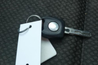 Pare choc arriere VOLKSWAGEN POLO 3
