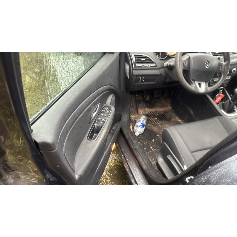 Crochet de remorquage RENAULT MEGANE 3 Photo n°13