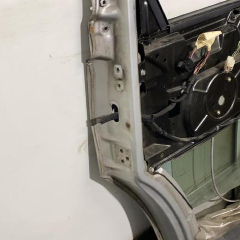 Porte avant droit MERCEDES CLASSE V 638 Photo n°4