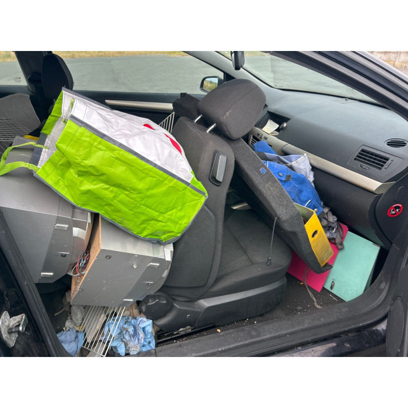 Pretensionneur de ceinture avant droit OPEL ASTRA H Photo n°11