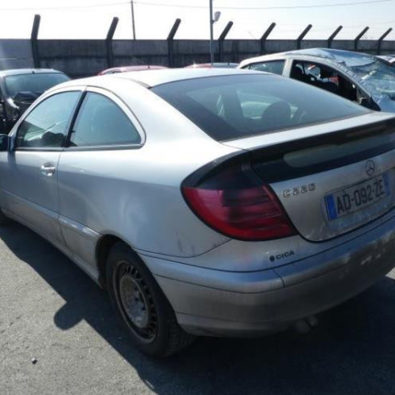 Porte avant droit MERCEDES CLASSE C 203 COUPE SPORT Photo n°8
