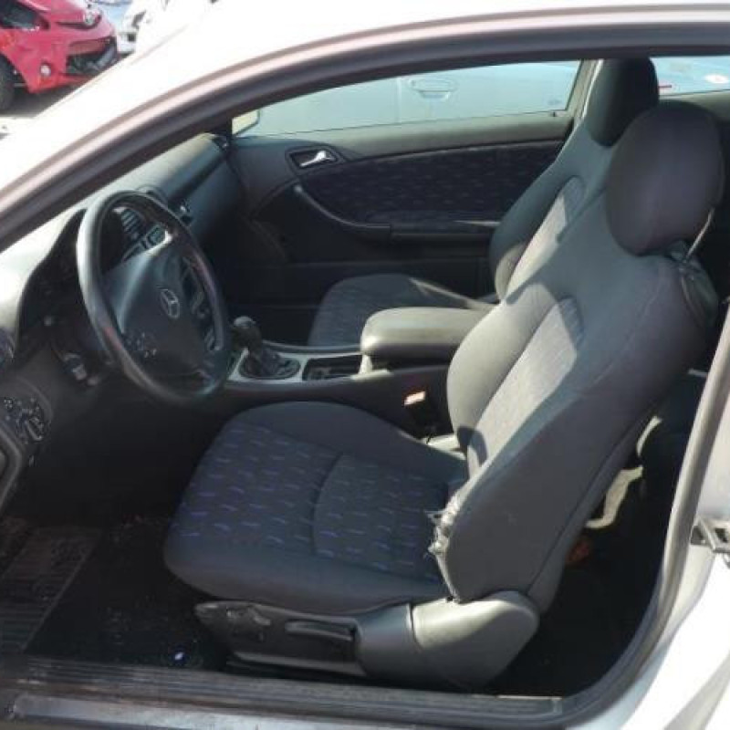 Porte avant droit MERCEDES CLASSE C 203 COUPE SPORT Photo n°9