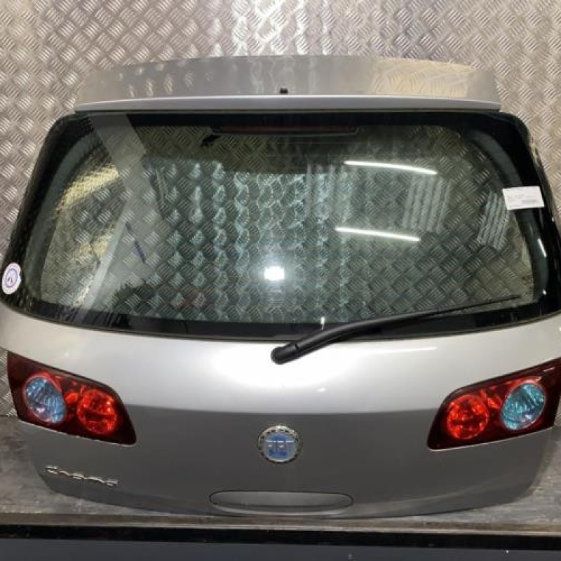 Malle/Hayon arriere FIAT CROMA 2 Photo n°1