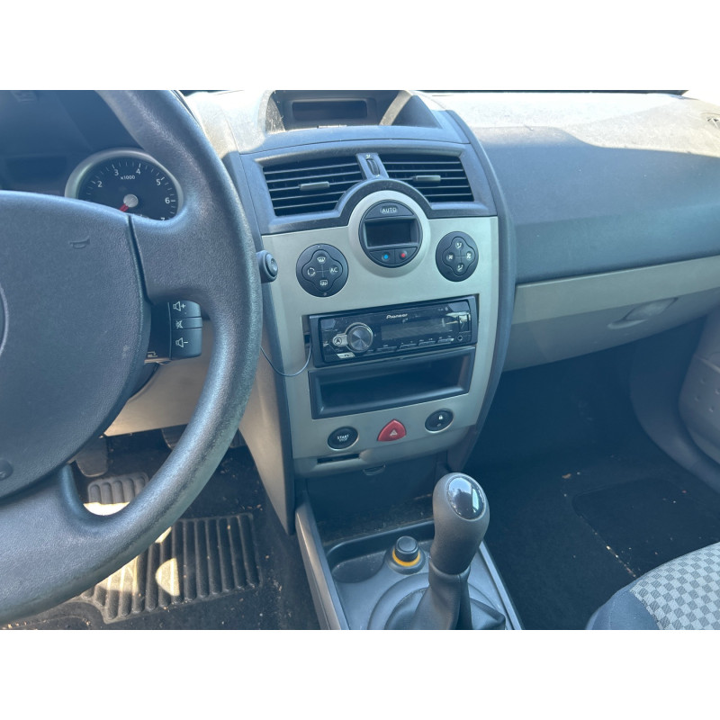 RENAULT MEGANE 2 PHASE 1 1.6i - 16V Photo n°17