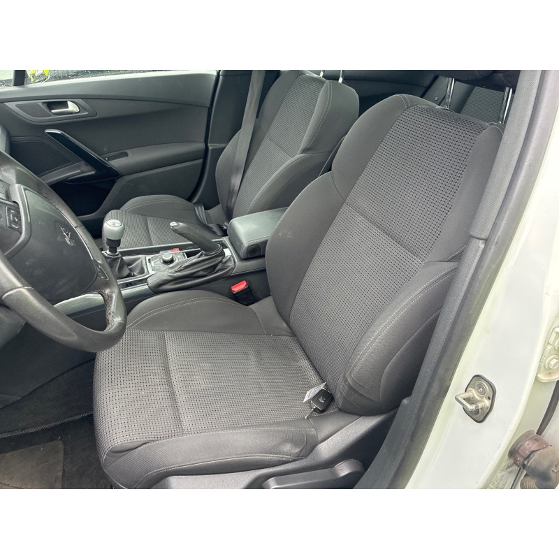PEUGEOT 508 1 SW PHASE 1 BREAK 2.0 HDI - 16V TURBO Photo n°25