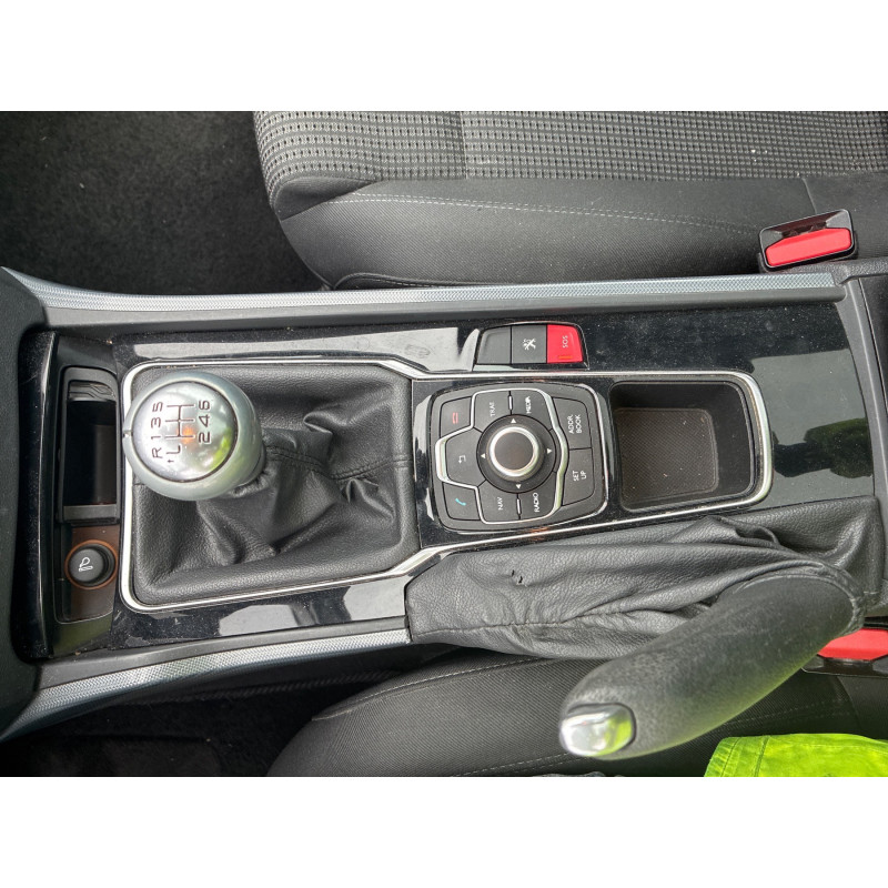 PEUGEOT 508 1 SW PHASE 1 BREAK 2.0 HDI - 16V TURBO Photo n°31