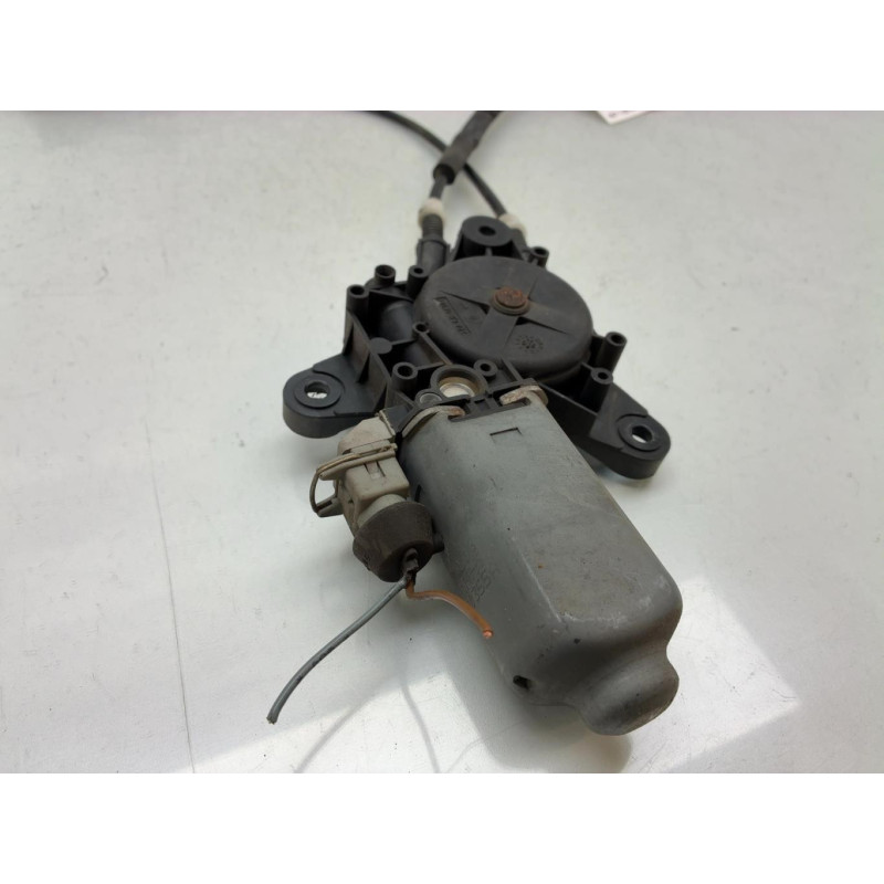 Leve vitre electrique avant gauche PEUGEOT 106 Photo n°3
