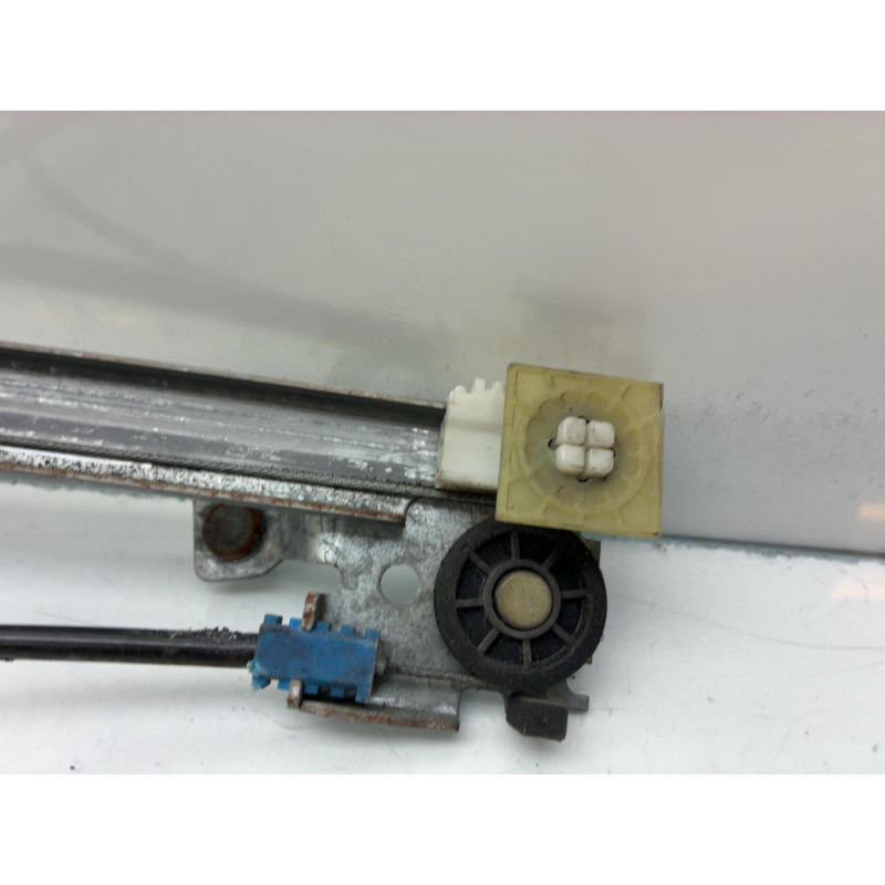 Leve vitre electrique avant gauche PEUGEOT 106 Photo n°6