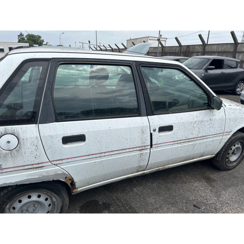 Attache ceinture avant gauche CITROEN AX Photo n°19