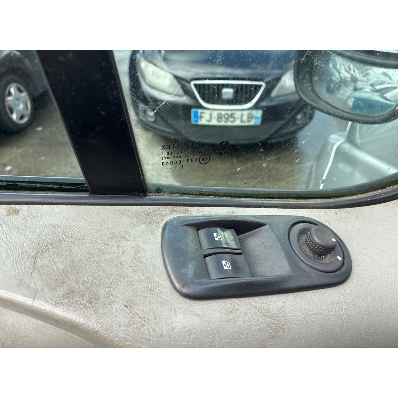 Arret de porte avant droit RENAULT TRAFIC 2 Photo n°18