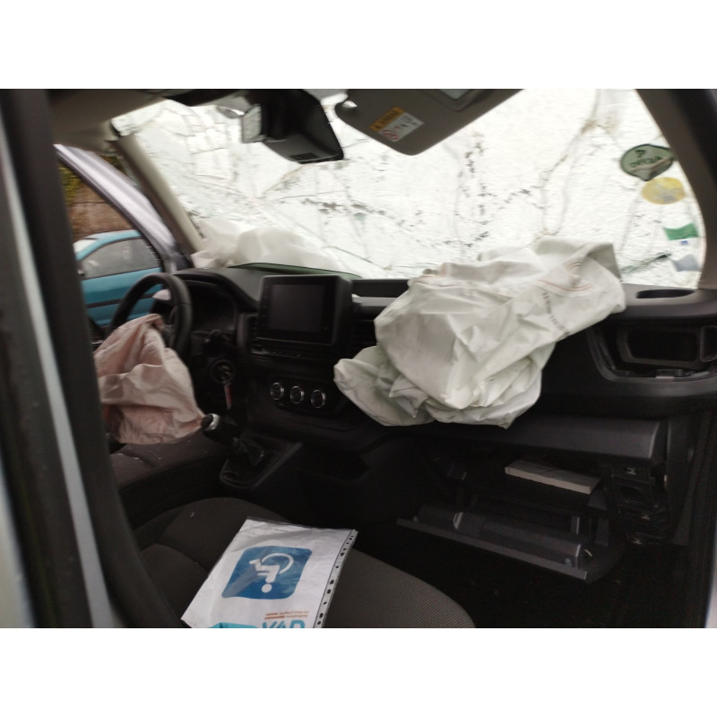 Attache ceinture avant droit RENAULT TRAFIC 3 COURT Photo n°19