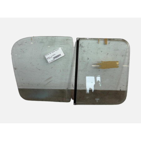Vitre arriere droit RENAULT R4 Photo n°1