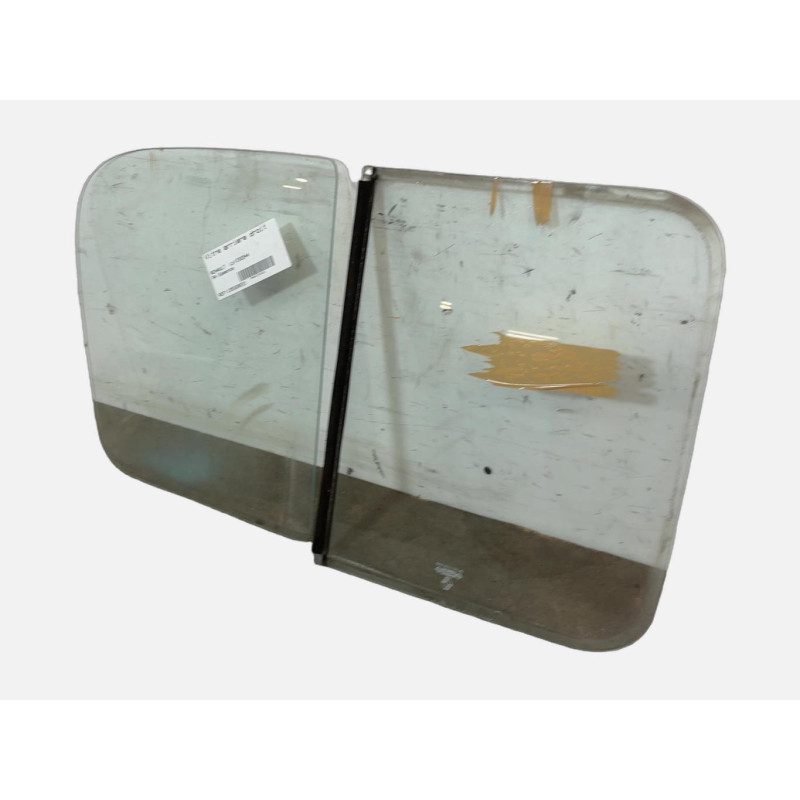 Vitre arriere droit RENAULT R4 Photo n°3