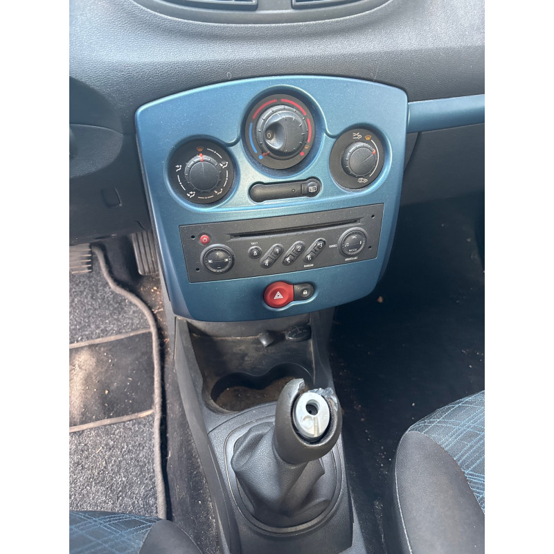 RENAULT CLIO 3 PHASE 1 1.2i - 16V Photo n°3