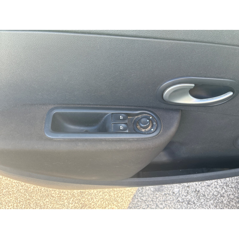 RENAULT CLIO 3 PHASE 1 1.2i - 16V Photo n°21