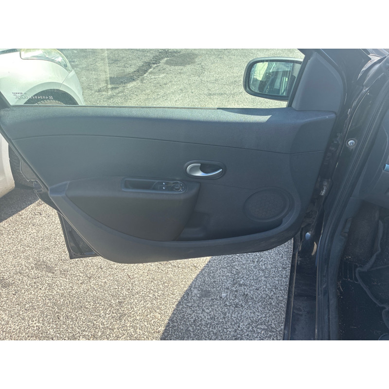 RENAULT CLIO 3 PHASE 1 1.2i - 16V Photo n°23
